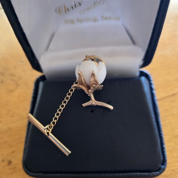 Chris Chaney Creation 14 Karat Gold Hand Carved Cotton Boll Tie Tack - Picture 1 of 4